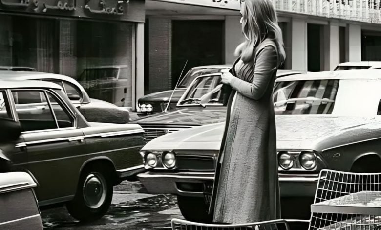 الفنانة داليدا أمام مسرح البيكاديللي في بيروت 1974 - بيروت كالتشر 2025