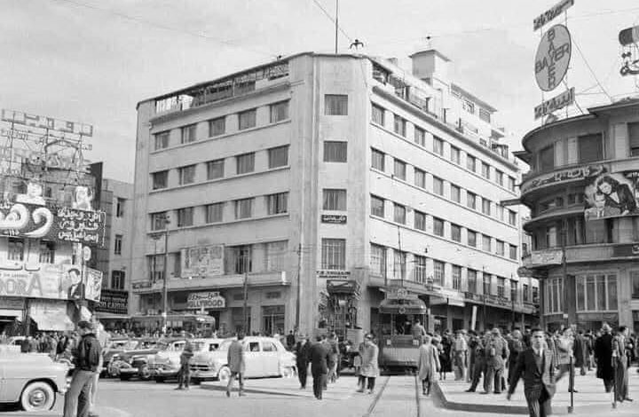 ساحة البرج في بيروت عام 1960 وتظهر سينما هوليوود - بيروت كالتشر 2025