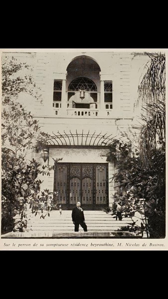 صورة-لنقولا-بسترس-امام-قصره-في-الاشرفية-بيروت